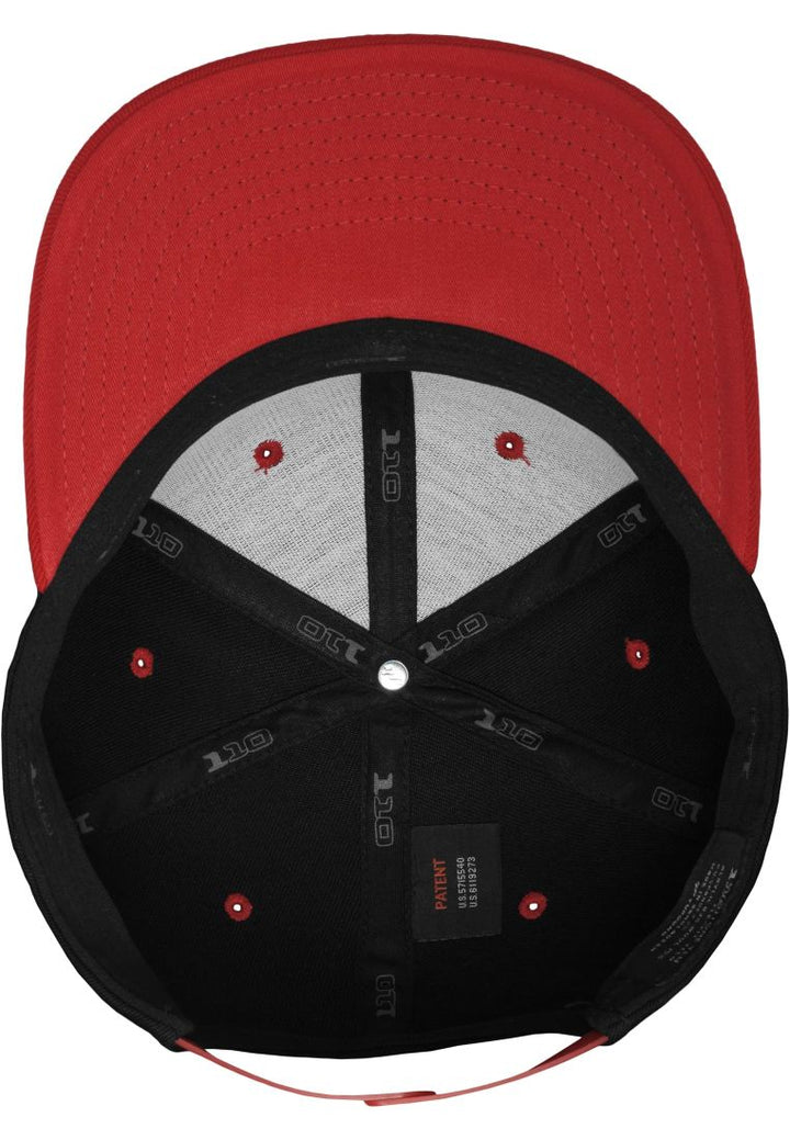 110 Fitted Snapback black/red