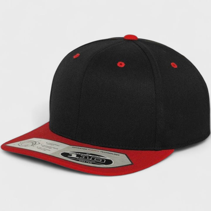 110 Fitted Snapback black/red