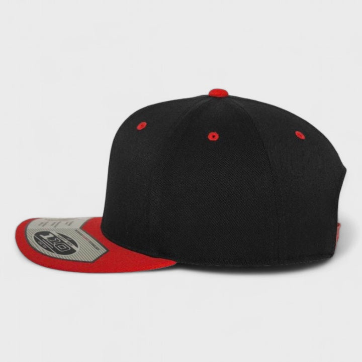 110 Fitted Snapback black/red