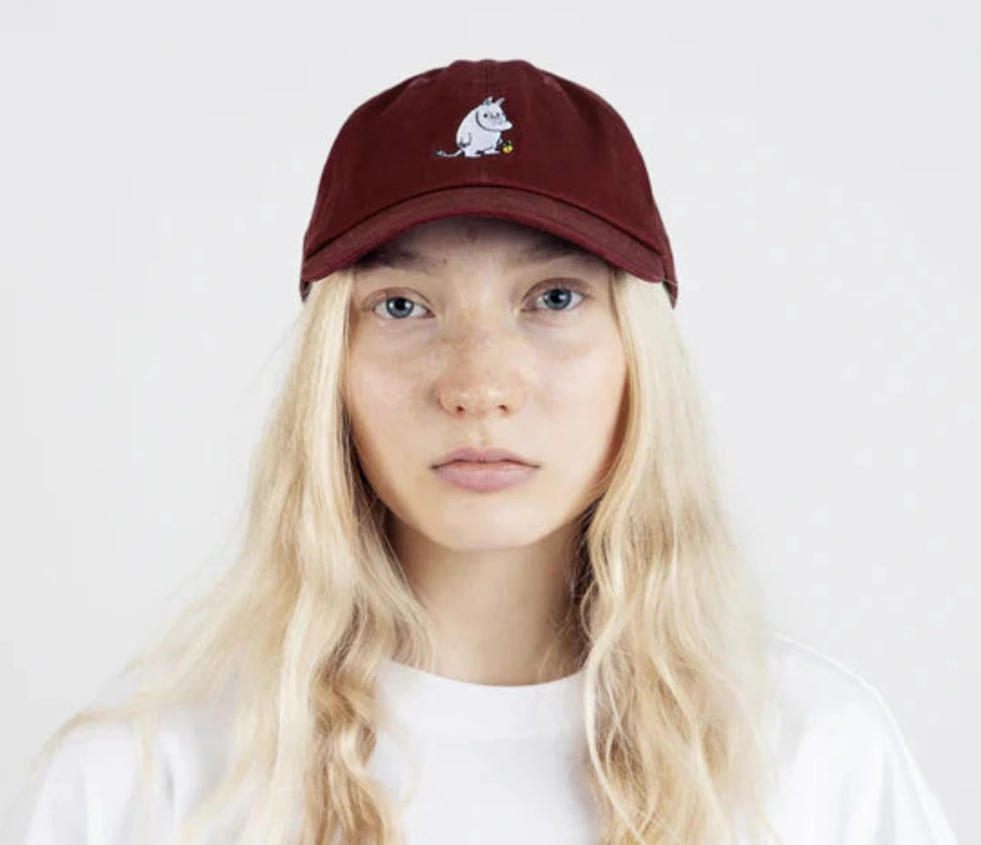 Moomin Muumipeikon kukka dad cap burgundy - Shop-Tetuan