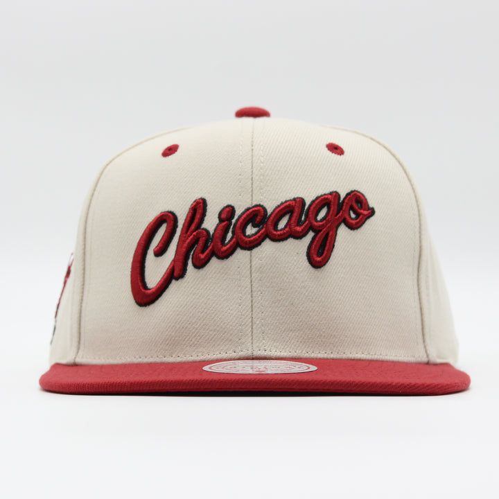 Mitchell & Ness Sail 2 Tone snapback HWC C Bulls off white - Shop-Tetuan