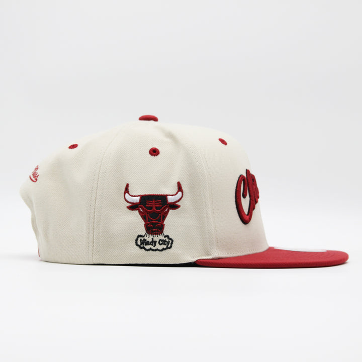 Mitchell & Ness Sail 2 Tone snapback HWC C Bulls off white - Shop-Tetuan