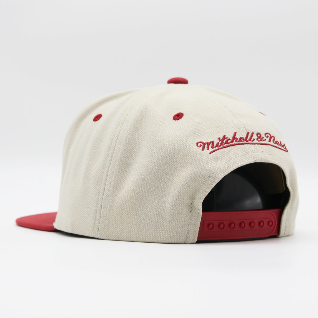 Mitchell & Ness Sail 2 Tone snapback HWC C Bulls off white - Shop-Tetuan