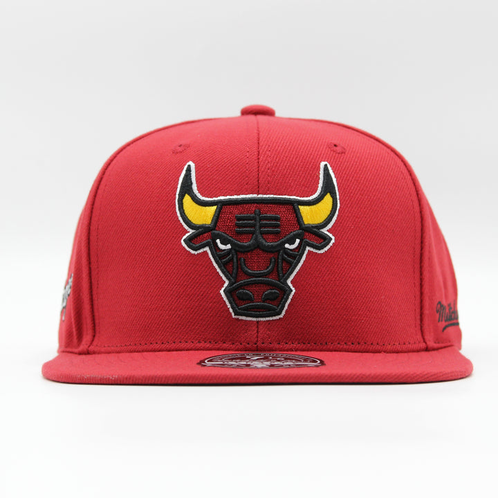 Mitchell & Ness Logo History fitted HWC C Bulls red - Shop-Tetuan