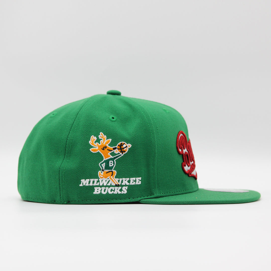 Mitchell & Ness Logo History fitted HWC M Bucks green - Shop-Tetuan