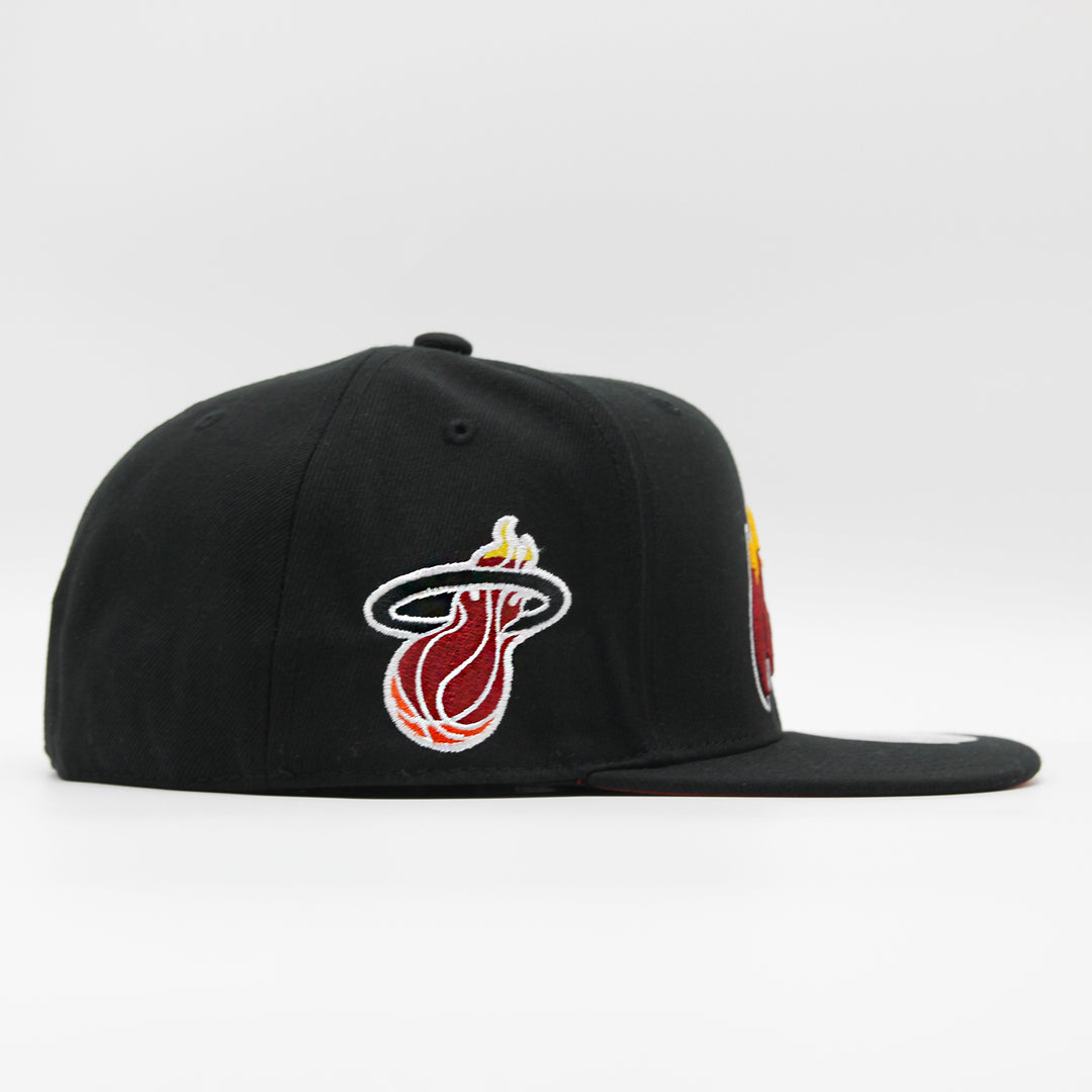 Mitchell & Ness Logo History fitted HWC M Heat black - Shop-Tetuan