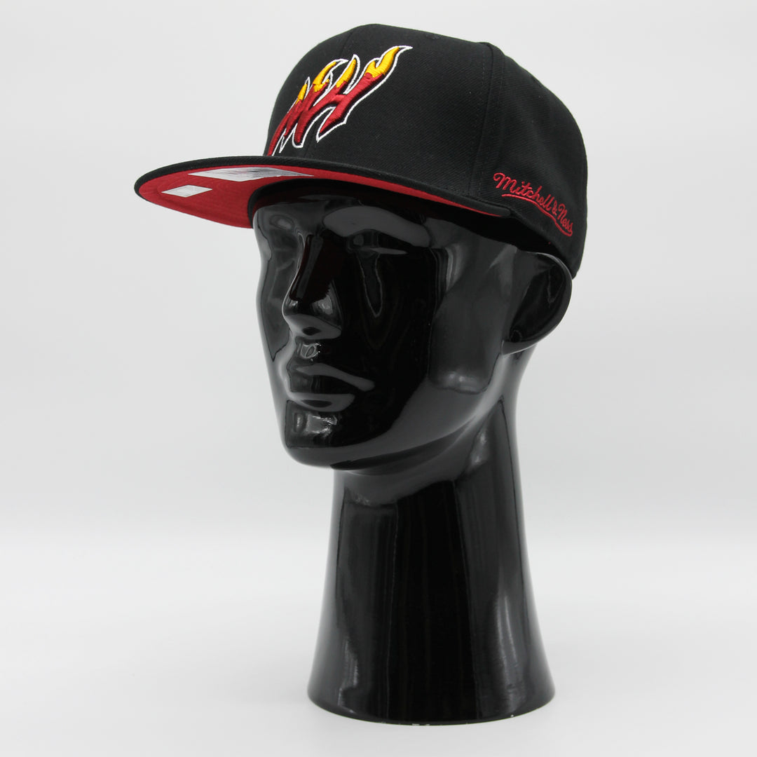 Mitchell & Ness Logo History fitted HWC M Heat black - Shop-Tetuan