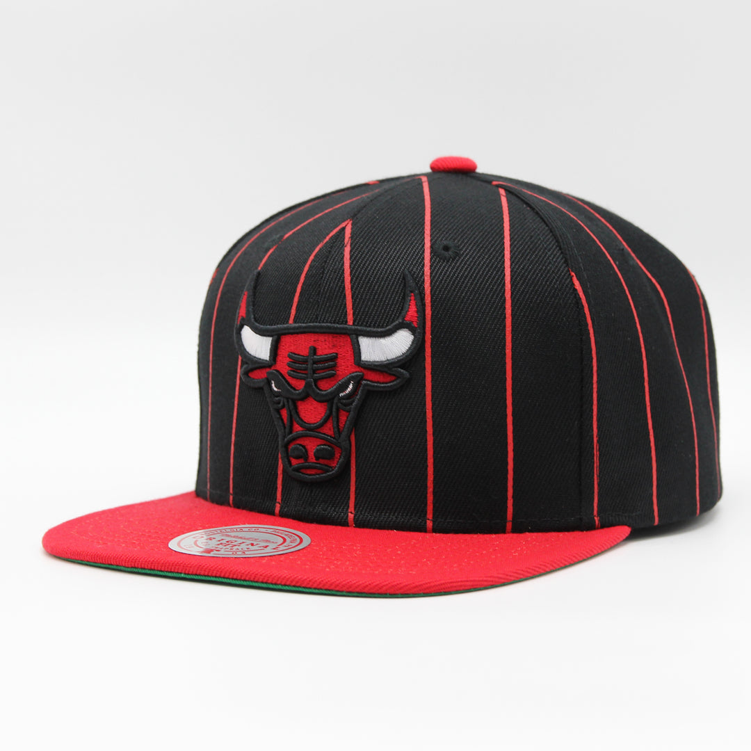 Mitchell & Ness NBA Team Pin snapback C Bulls black - Shop-Tetuan