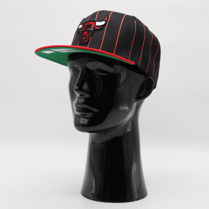 Mitchell & Ness NBA Team Pin snapback C Bulls black - Shop-Tetuan