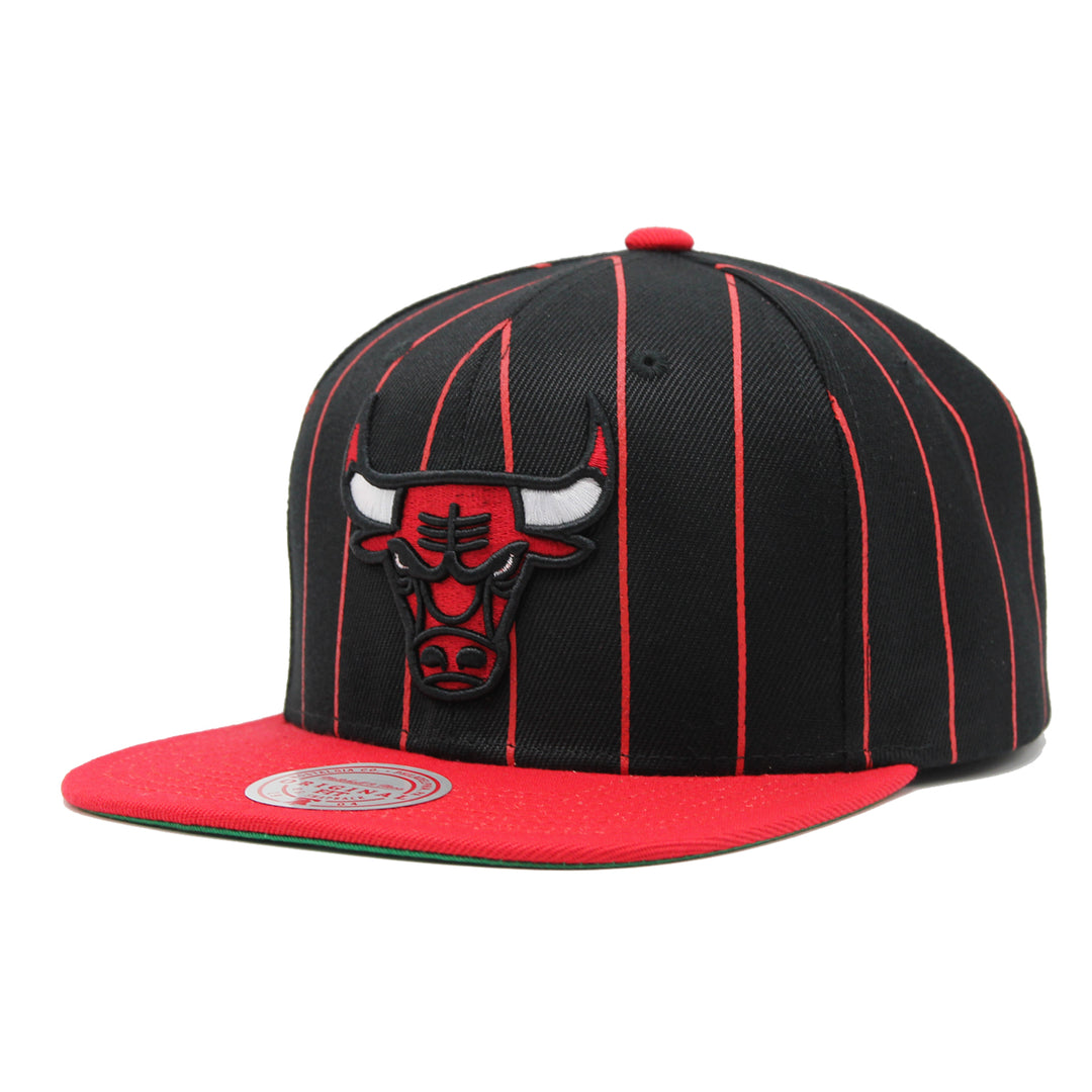 Mitchell & Ness NBA Team Pin snapback C Bulls black - Shop-Tetuan