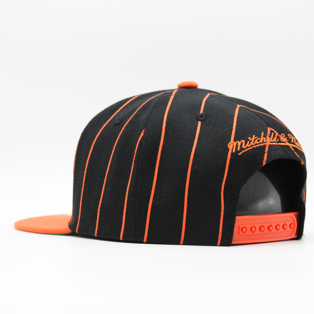 Mitchell & Ness NHL Team Pin snapback A Ducks black - Shop-Tetuan