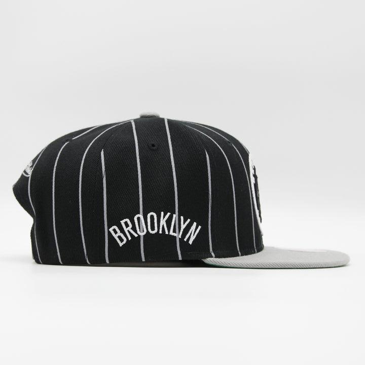 Mitchell & Ness NBA Team Pin snapback B Nets black - Shop-Tetuan