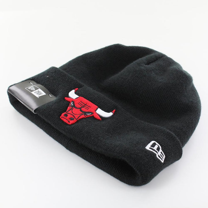 New Era Essential Cuff Knit C Bulls black - Shop-Tetuan