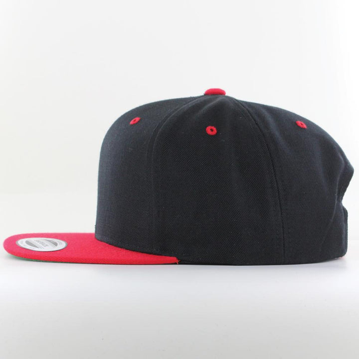 The Classics Yupoong snapback blk/red - Shop-Tetuan