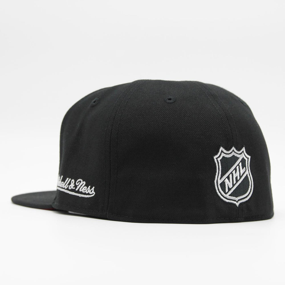 Mitchell & Ness NHL Vintage Fitted C Blackhawks black - Shop-Tetuan