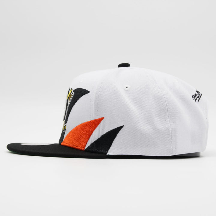 Mitchell & Ness NHL Vintage Sharktooth snapback A Ducks white/black - Shop-Tetuan