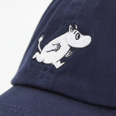 Moomin Muumipeikko Juoksee dad cap dark blue - Shop-Tetuan