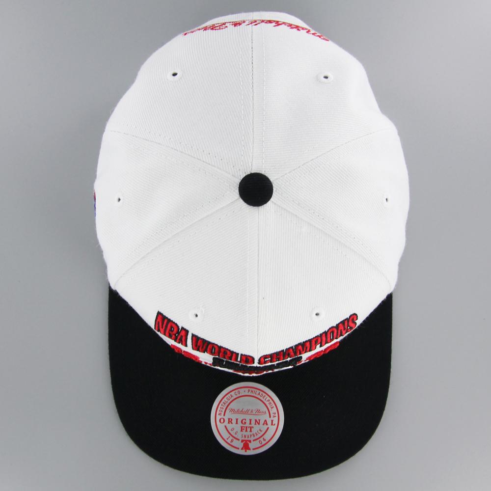 Mitchell & Ness NBA Back To The 93 snapback C Bulls white/black - Shop-Tetuan