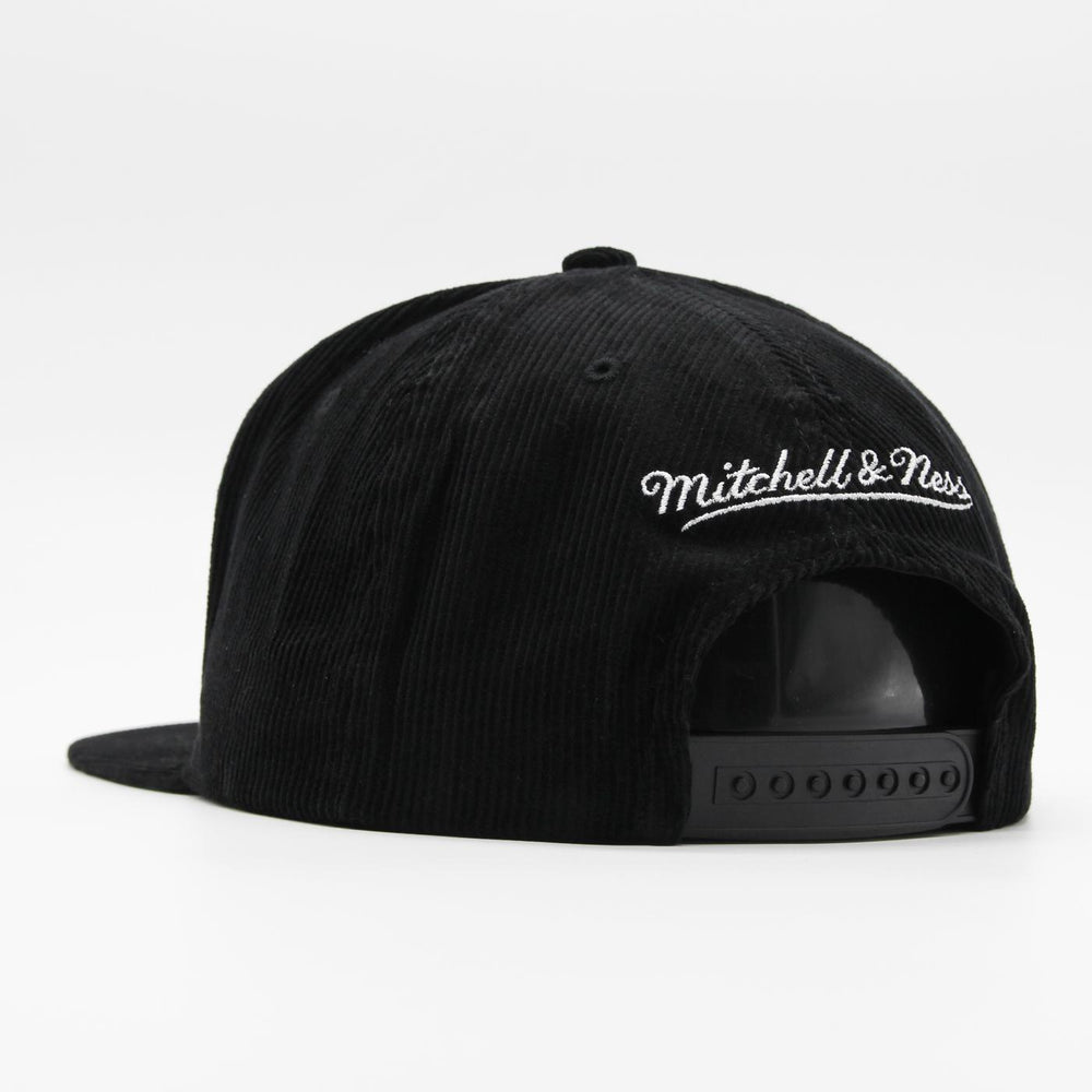 Mitchell & Ness NBA Cord Script snapback HWC C Bulls black - Shop-Tetuan