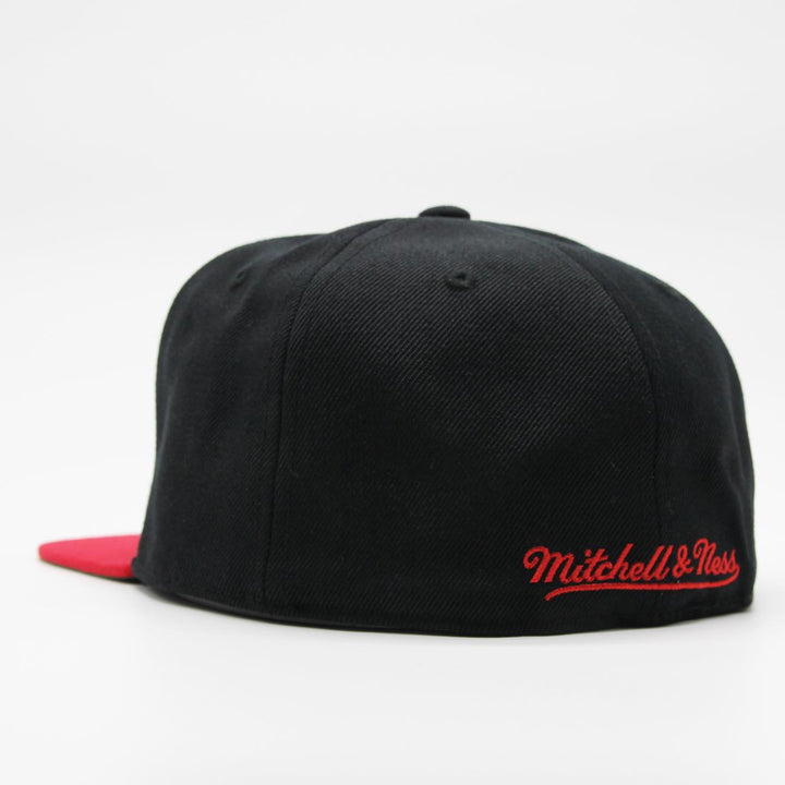 Mitchell & Ness NBA Team Script 2.0 Fitted HWC C Bulls black/red - Shop-Tetuan