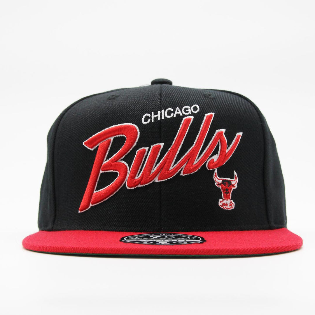 Mitchell & Ness NBA Team Script 2.0 Fitted HWC C Bulls black/red - Shop-Tetuan