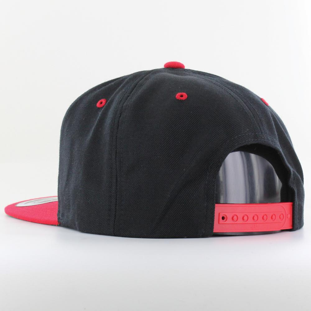 The Classics Yupoong snapback blk/red - Shop-Tetuan