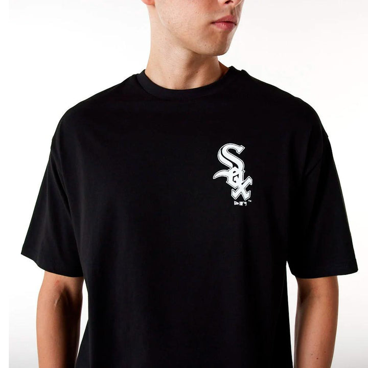 New Era League Essential Oversize tee C White Sox black - Shop-Tetuan