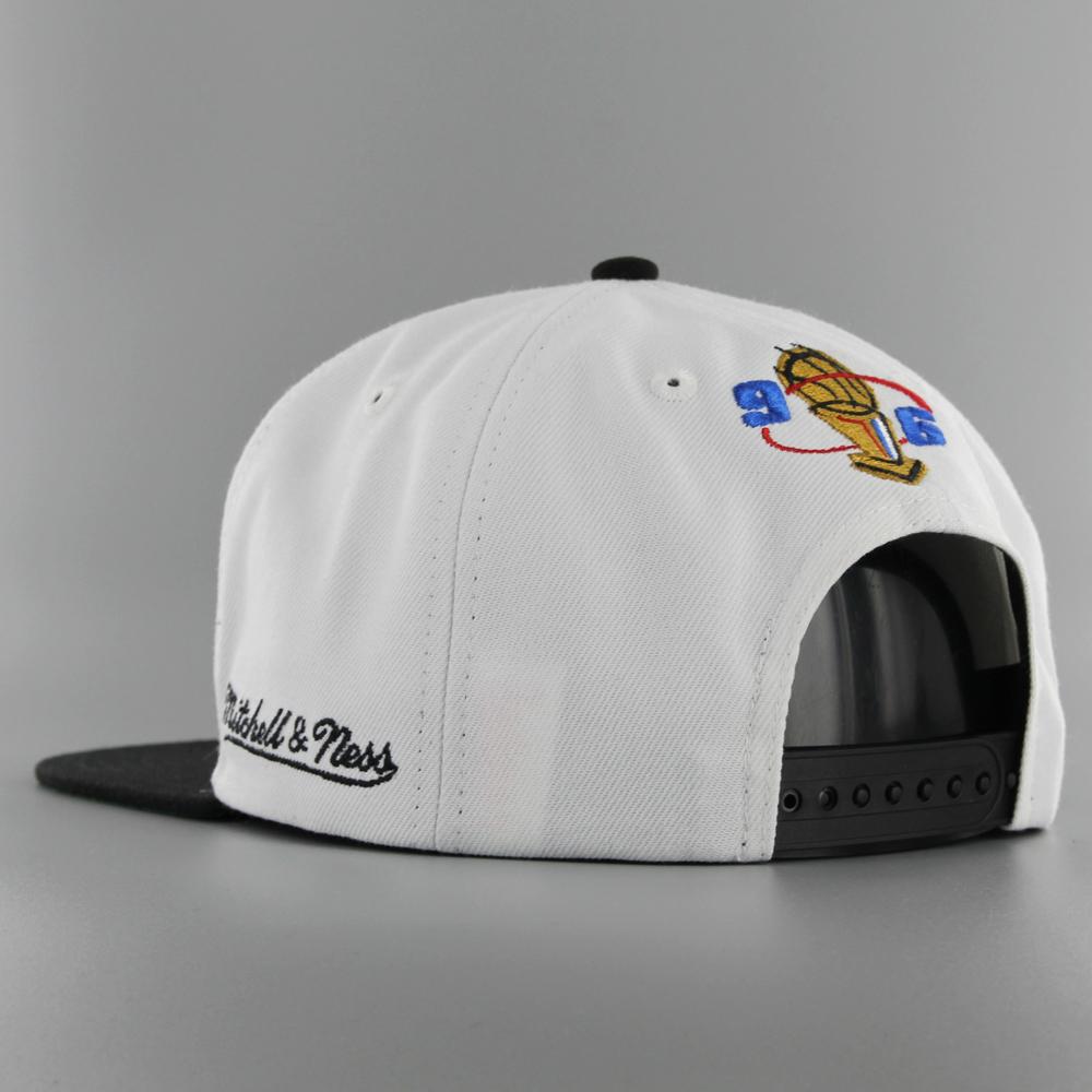 Mitchell & Ness 96 Champions Wave 2T HWC snapback C Bulls white/black - Shop-Tetuan