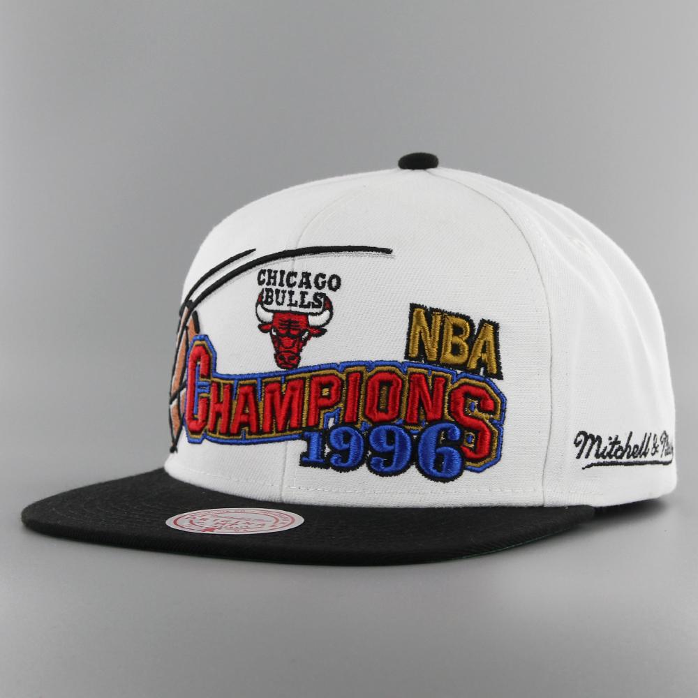 Mitchell & Ness 96 Champions Wave 2T HWC snapback C Bulls white/black - Shop-Tetuan