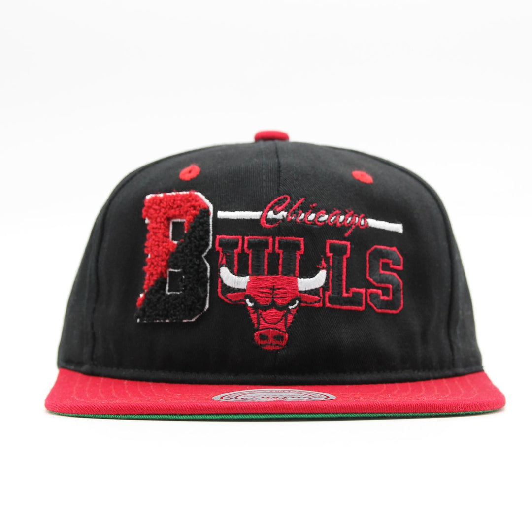 Mitchell & Ness NBA Varsity Letter snapback C Bulls black - Shop-Tetuan