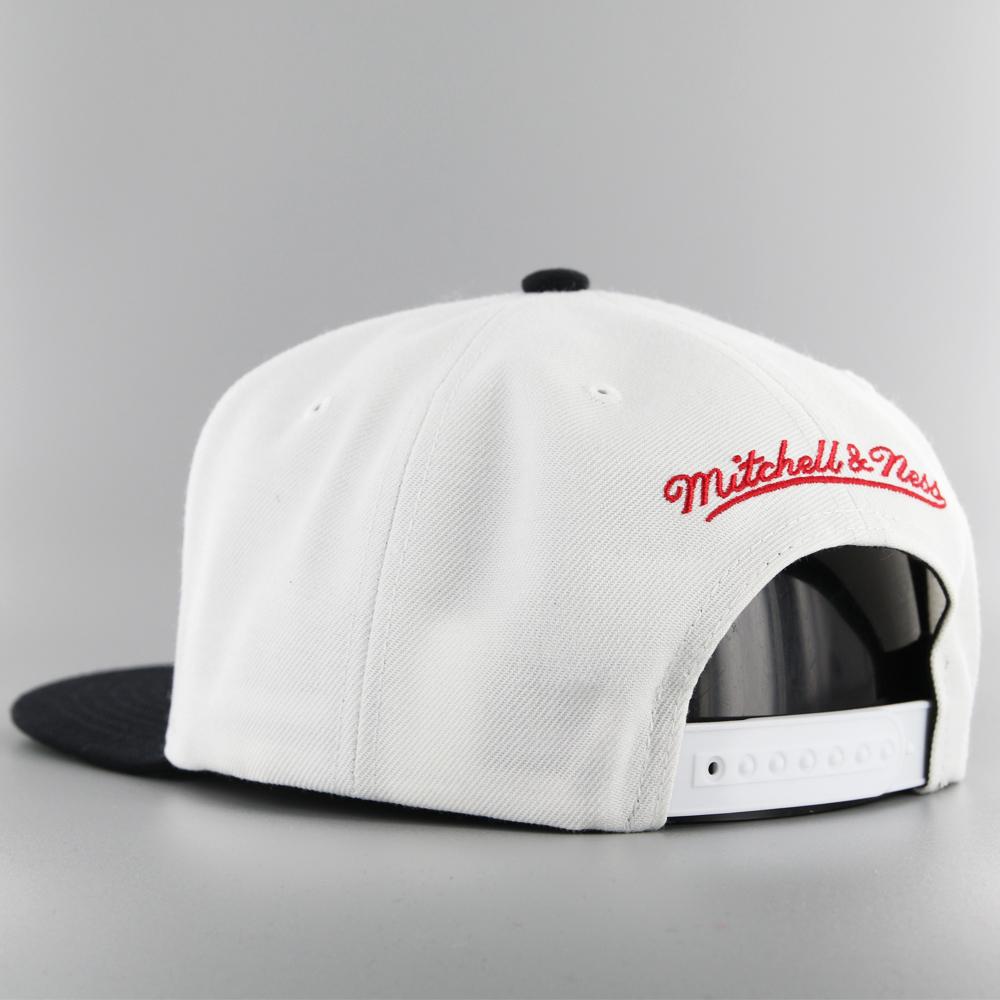 Mitchell & Ness NBA Back To The 93 snapback C Bulls white/black - Shop-Tetuan