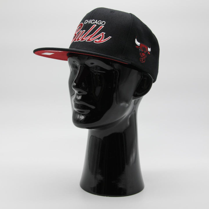 Mitchell & Ness NBA Team Script 2.0 snapback C Bulls black/red - Shop-Tetuan