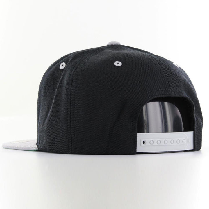 The Classics Yupoong snapback black/silver - Shop-Tetuan