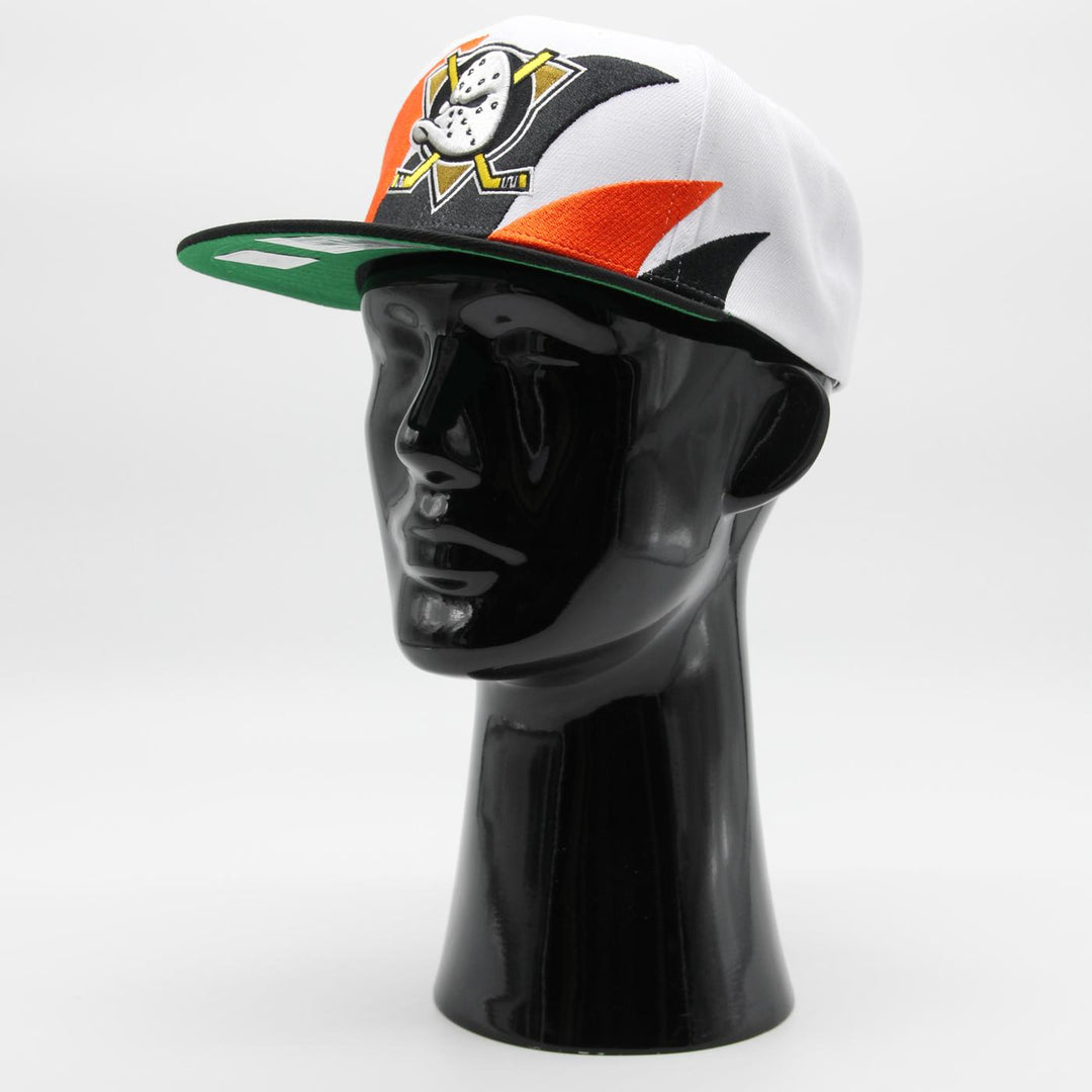 Mitchell & Ness NHL Vintage Sharktooth snapback A Ducks white/black - Shop-Tetuan