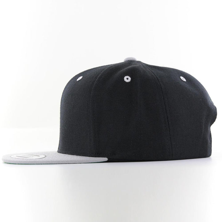 The Classics Yupoong snapback black/silver - Shop-Tetuan