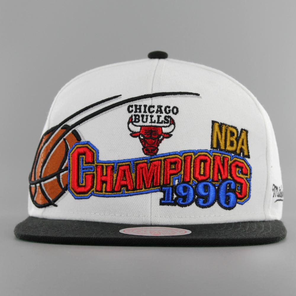 Mitchell & Ness 96 Champions Wave 2T HWC snapback C Bulls white/black - Shop-Tetuan