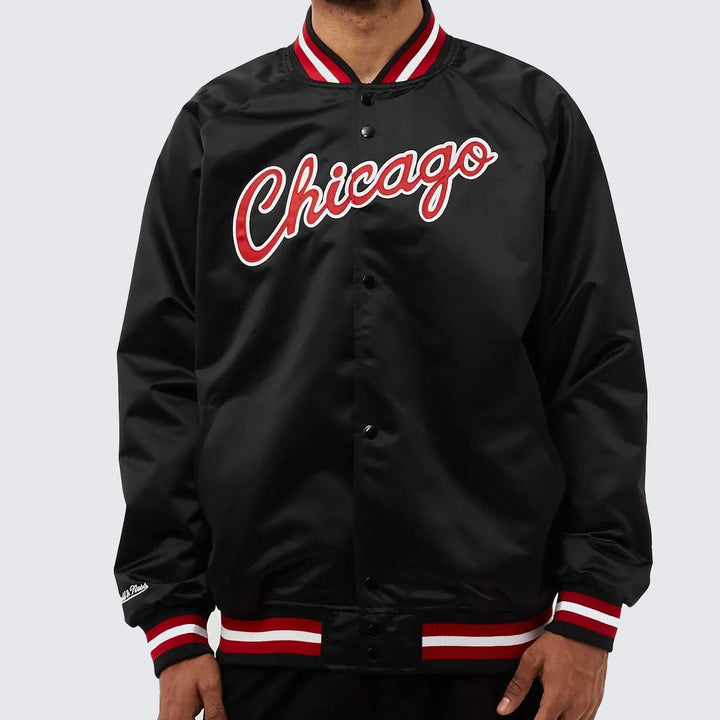 Mitchell & Ness NBA Lightweight Satin jacket C Bulls black/red - Shop-Tetuan