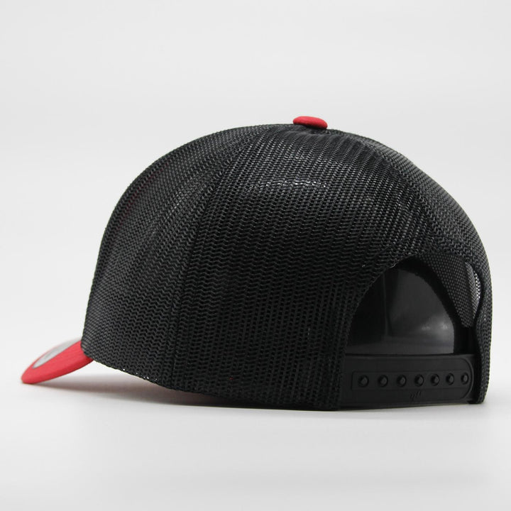 The Classics Yupoong Retro 2-tone trucker cap red/black - Shop-Tetuan