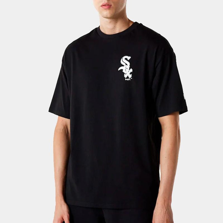 New Era League Essential Oversize tee C White Sox black - Shop-Tetuan