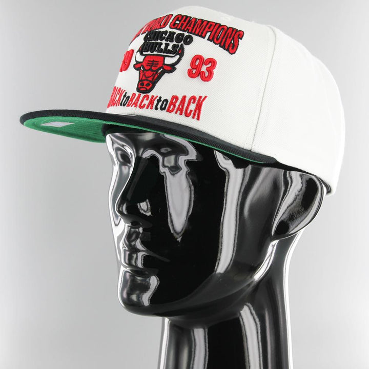 Mitchell & Ness NBA Back To The 93 snapback C Bulls white/black - Shop-Tetuan