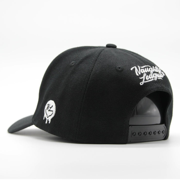 Naughty League Branded Logo Curved stretch snapback black/white - Shop-Tetuan