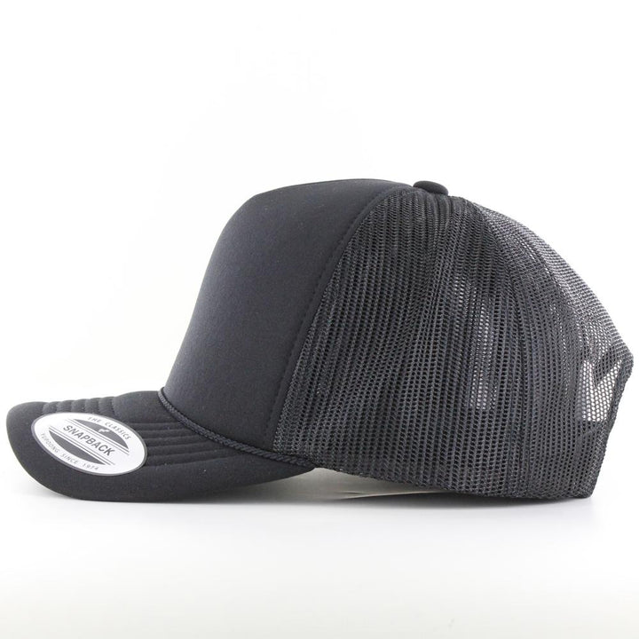 The Classics Yupoong foam trucker cap curved visor blk/blk/blk - Shop-Tetuan